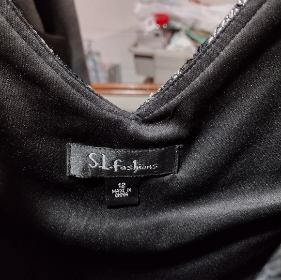 S. L. Fashions dress - Picture 2 of 3
